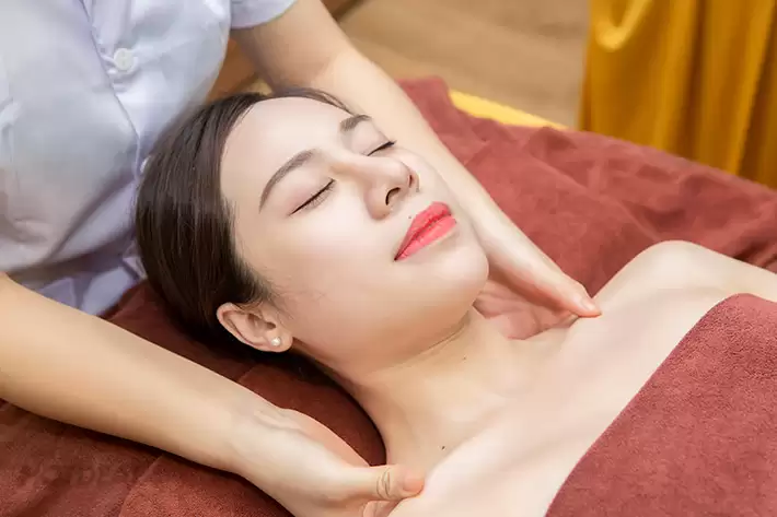 First-Time Mobile Massage in Da Nang – What to Expect at Your Hotel 1 First-time mobile massage in Da Nang at a hotel room